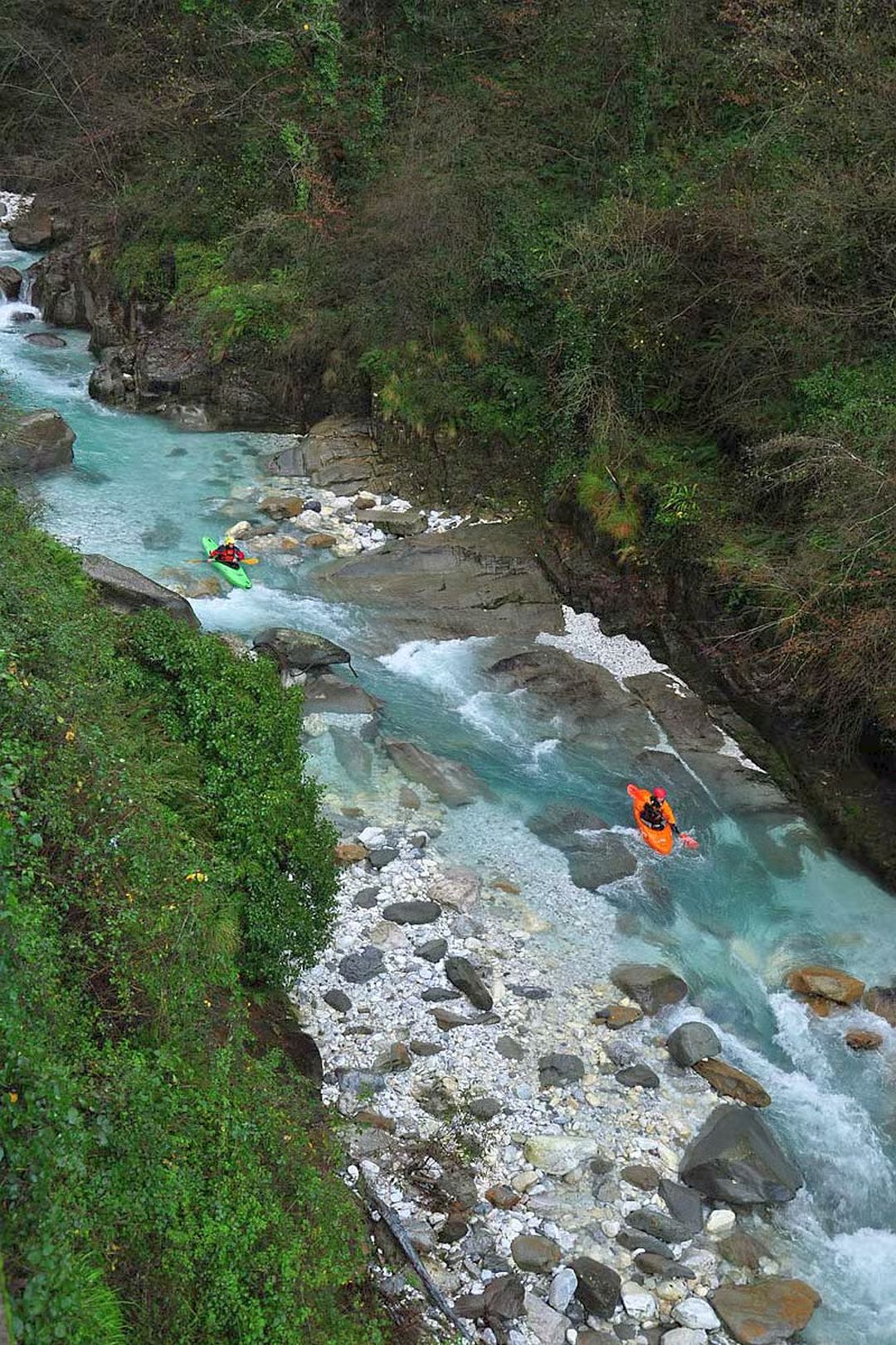 Kajak, Fluss Frigido, Abschnitt Forno - Canevara (Mittellauf) Marmorfluss - Fluss aus Glas 