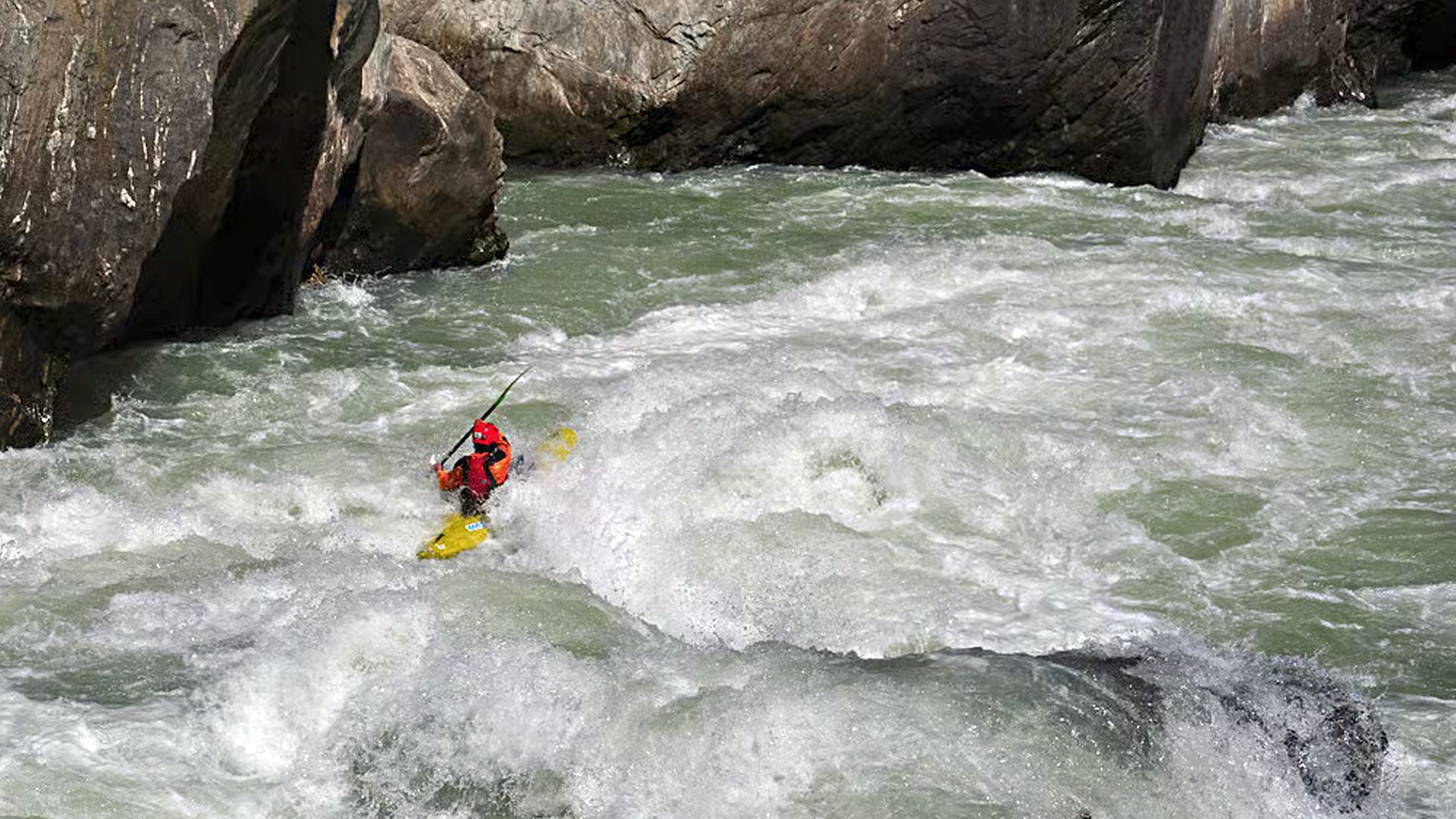 Kajak, Fluss Rienz, Abschnitt Putzerhof - Brixen (Untere Rienzschlucht) ... mit mächtiger Abschlusswalze 
