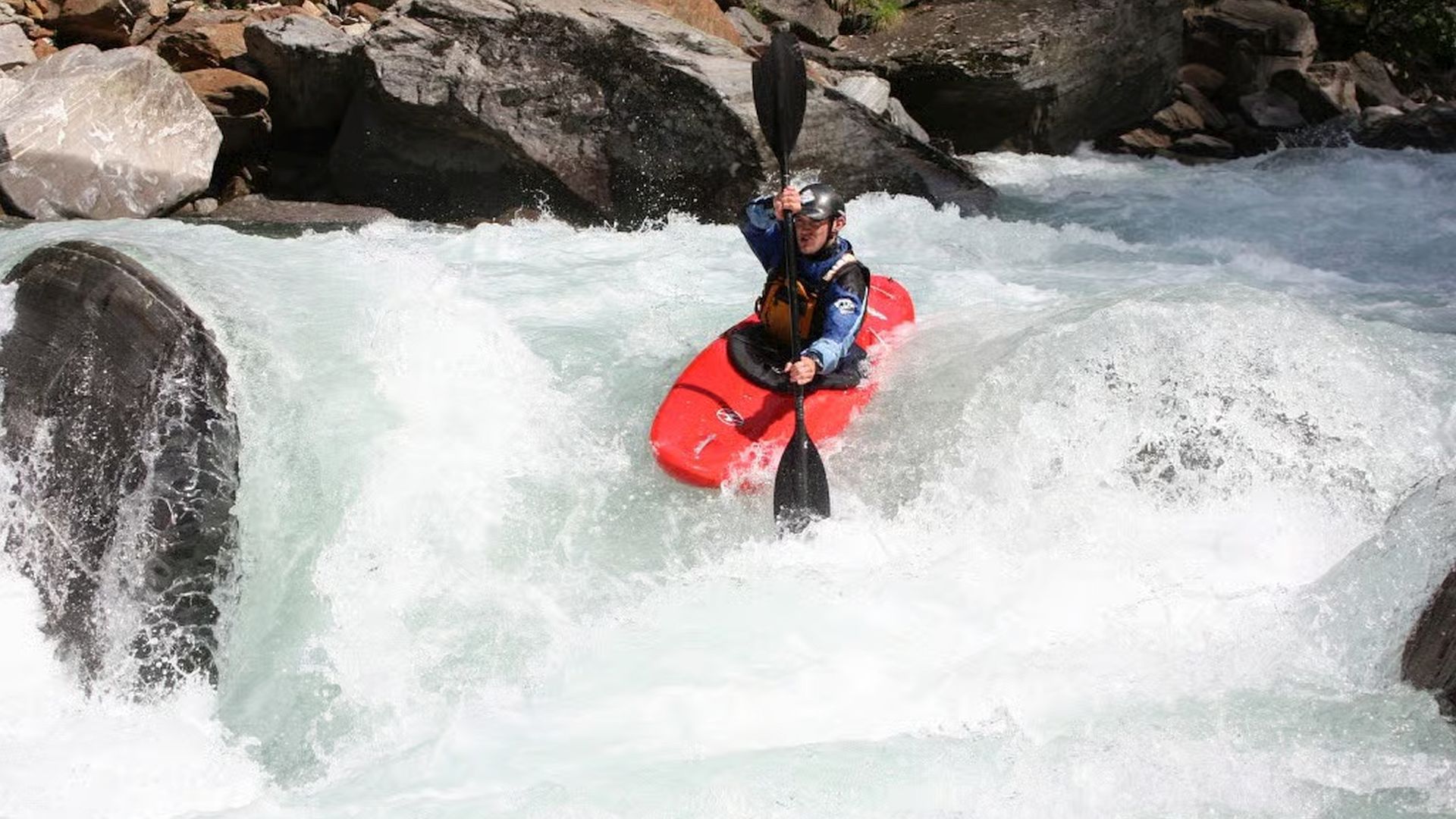 © Christoph S. 6.6.17 Kajak, Fluss Calancasca, Abschnitt Arvigo - Buseno (Standardstrecke) Beginn des langen Hauptkatarakts