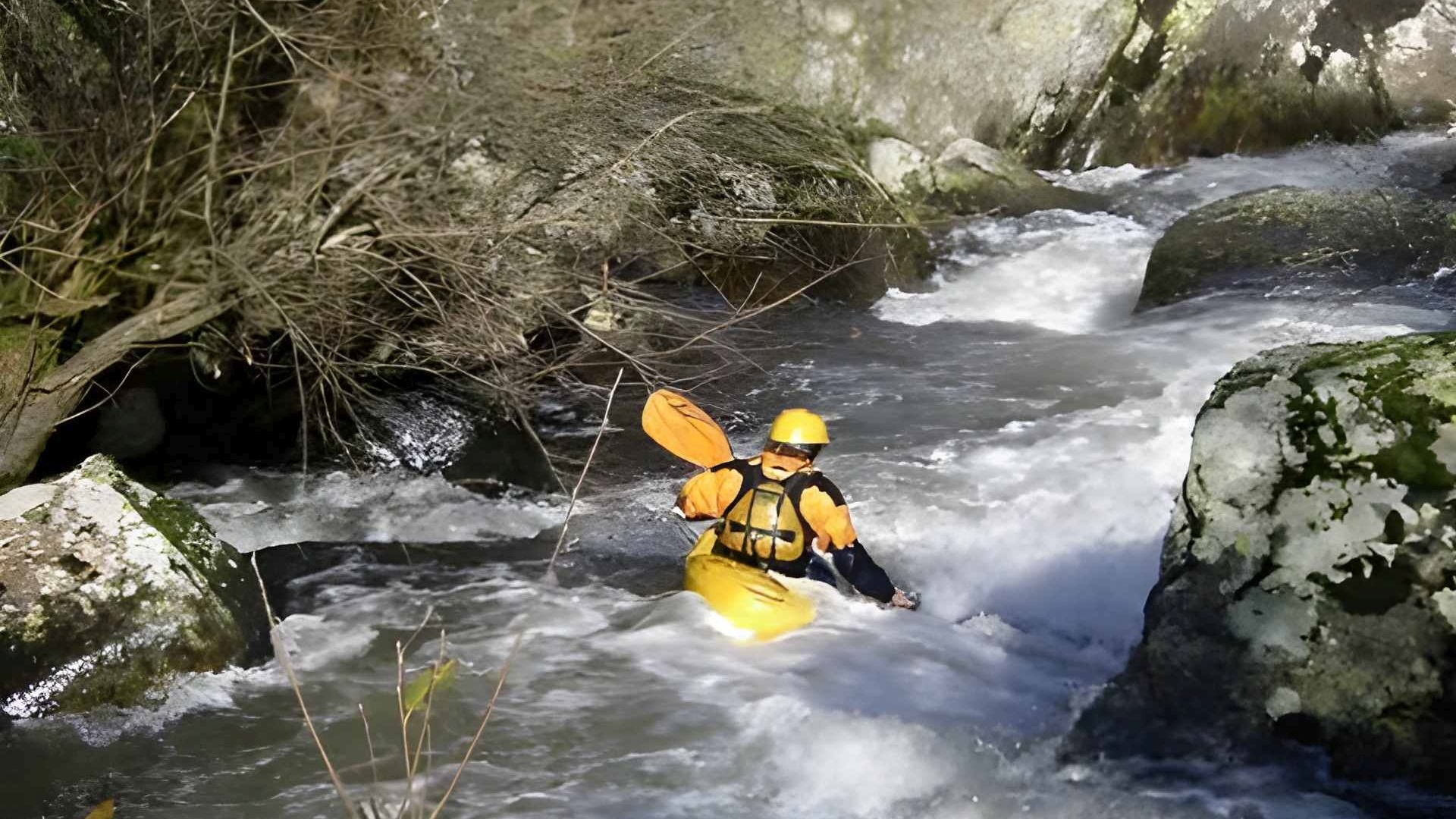 Kajak, Fluss Ulla, Abschnitt Frádegas - Ramil (Alto Ulla) ein Auge sollte immer der Ufervegetation gewidmet sein 