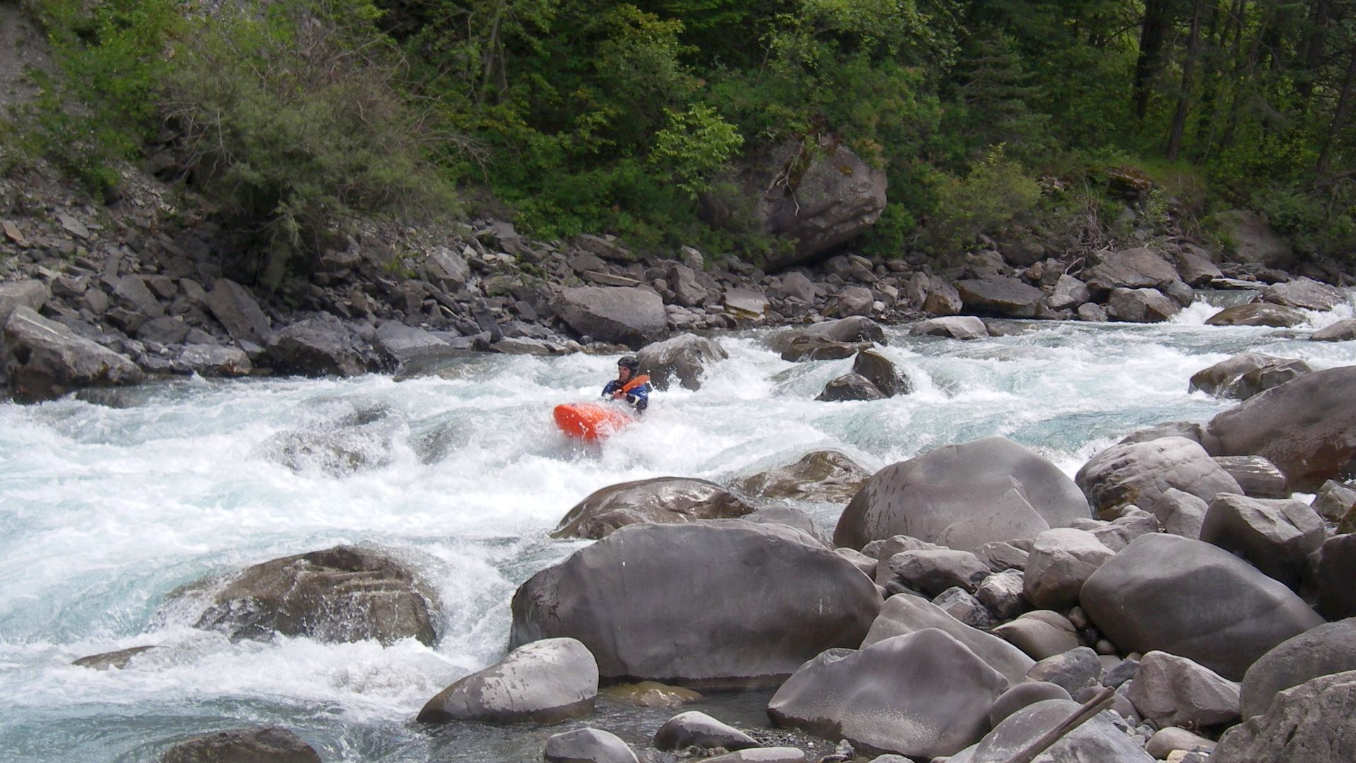 🛶 Christoph M. (© Werner R. 8.7.07) Kajak, Fluss Ubaye, Abschnitt Le Lauzet - Stausee (Royalschlucht) verblockt bei NW 🛶 Christoph M.