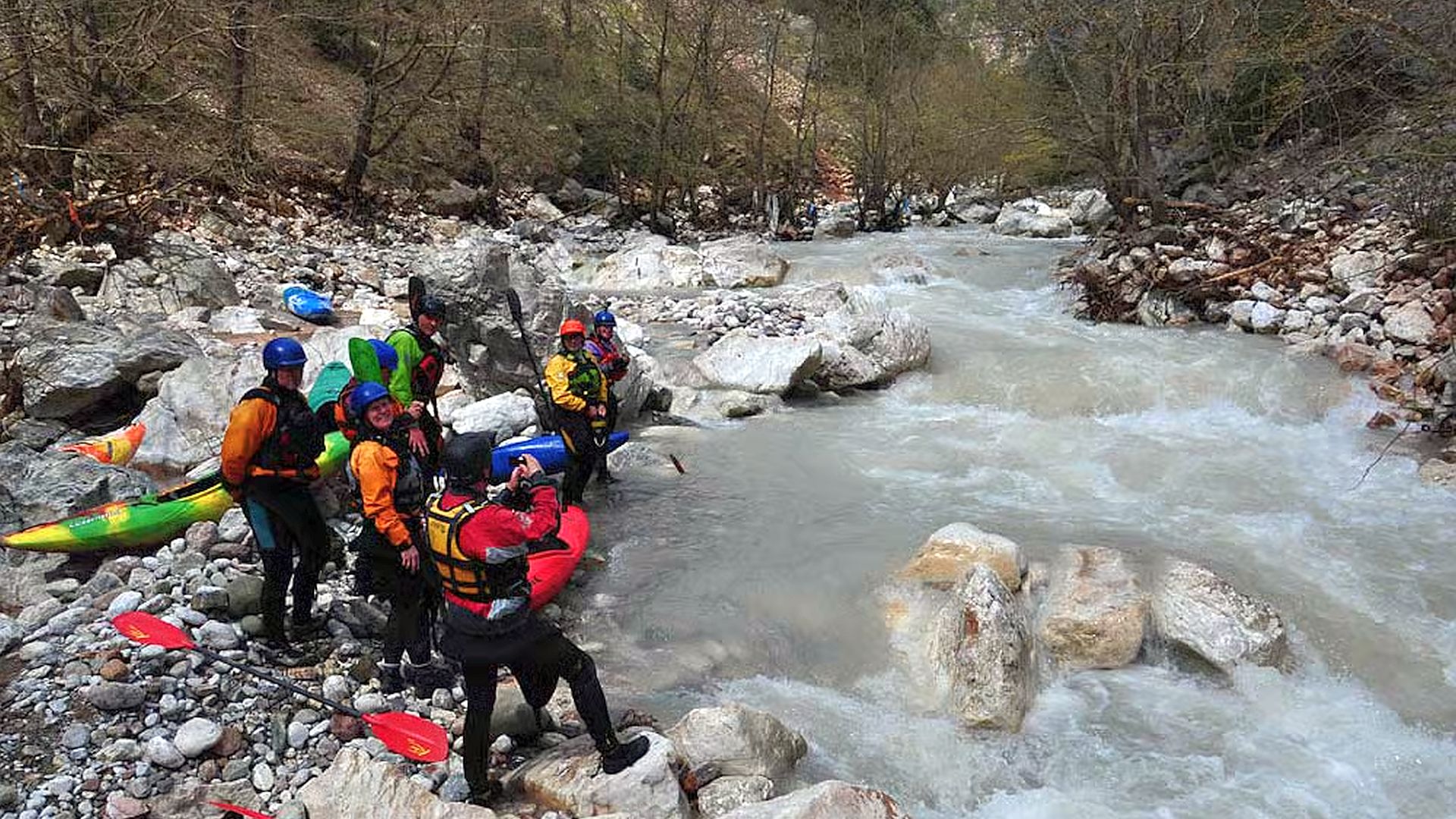 © Christoph S. 16.4.13 Kajak, Fluss Fidakia, Abschnitt Unterlauf der Katarakt am Beginn verändert sich häufig