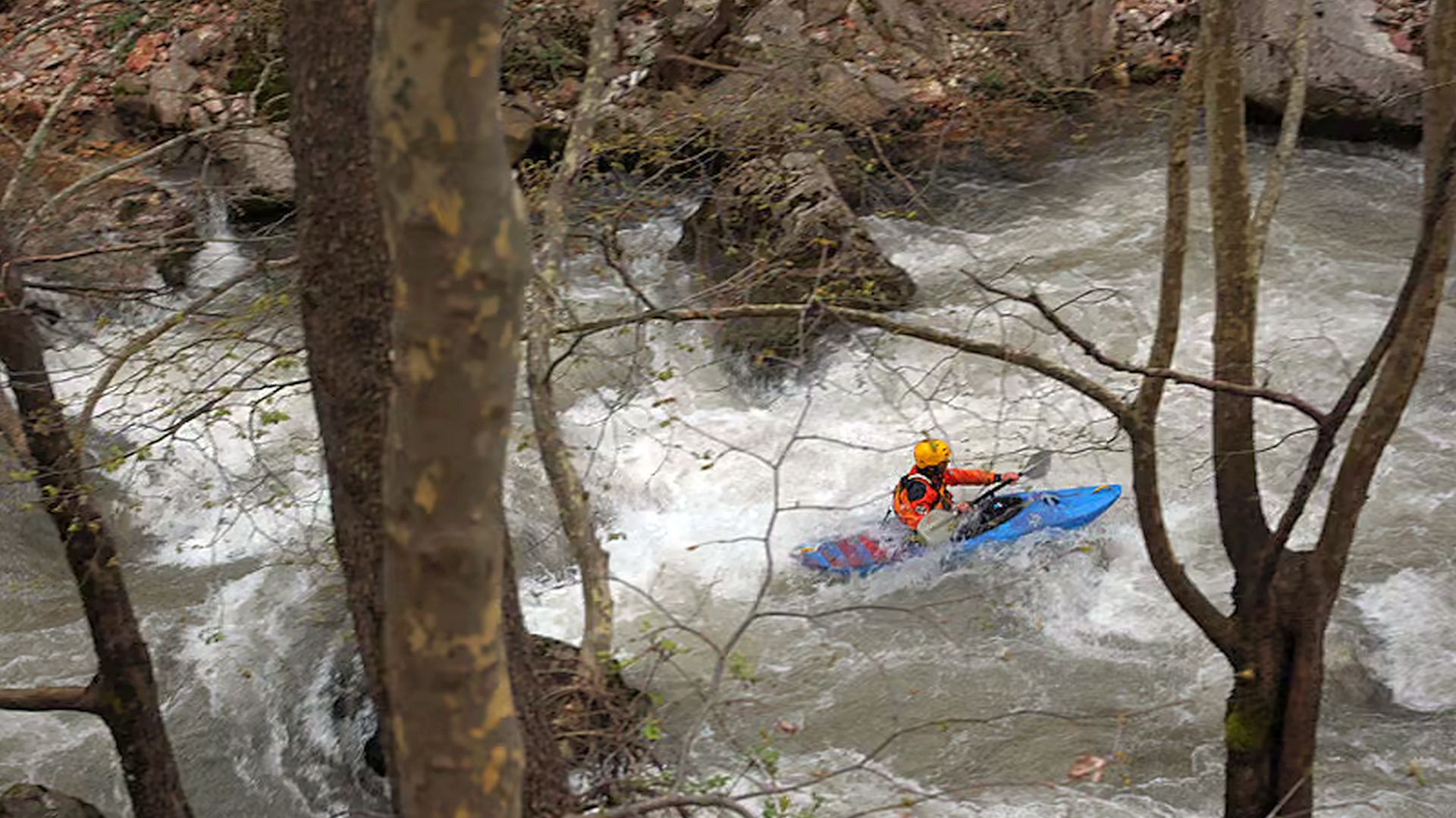© Christoph S. 15.4.13 Kajak, Fluss Karpenisiotis, Abschnitt Gavros - Κaritsa (Mittellauf Liqordrom) Beginn des Steilstücks