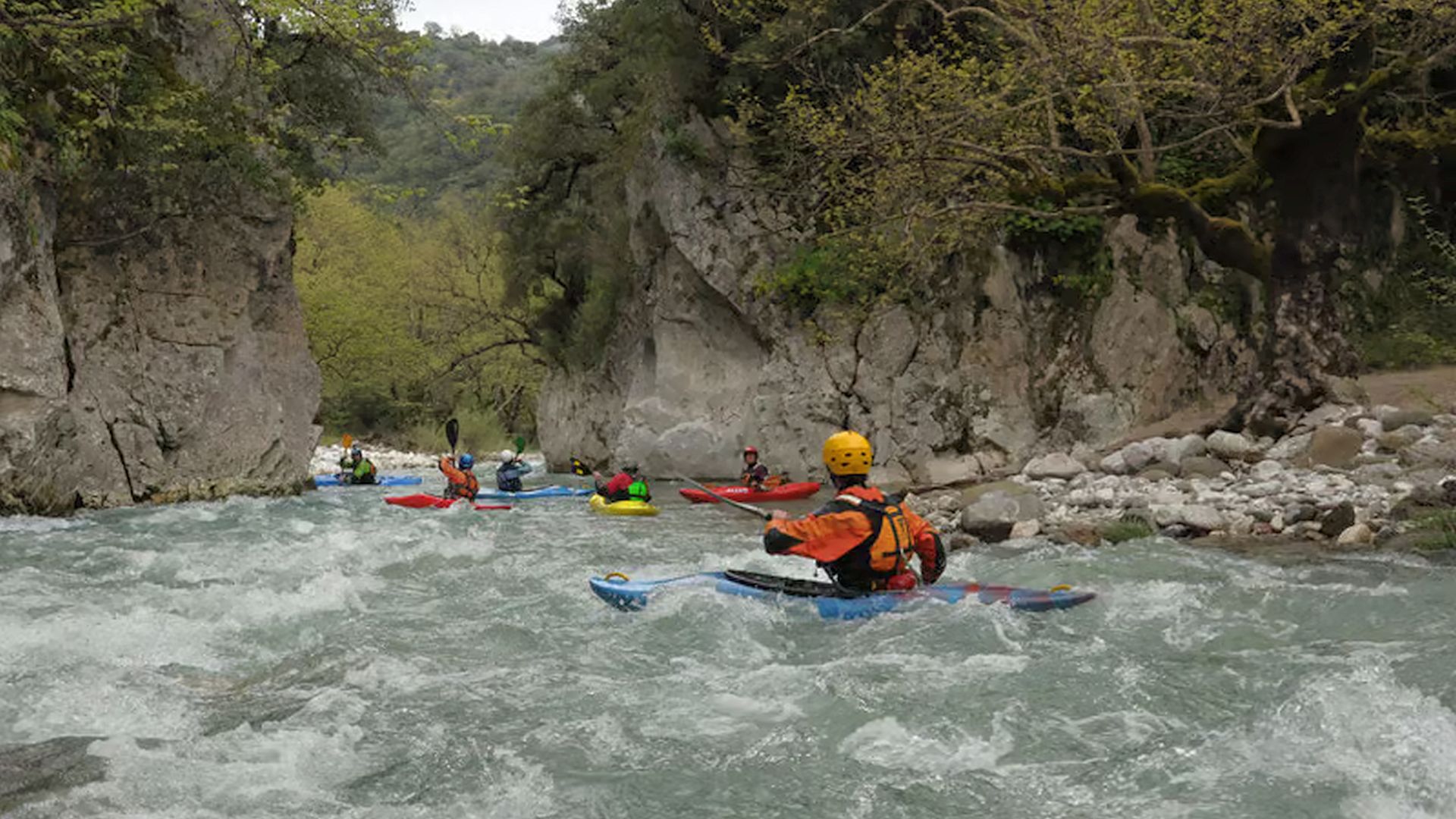 © Christoph S. 28.4.13 Kajak, Fluss Kotsalos, Abschnitt Brücke Simos/Platanos - Poros (Unterlauf) mehrere kurze problemlose Klammpassagen