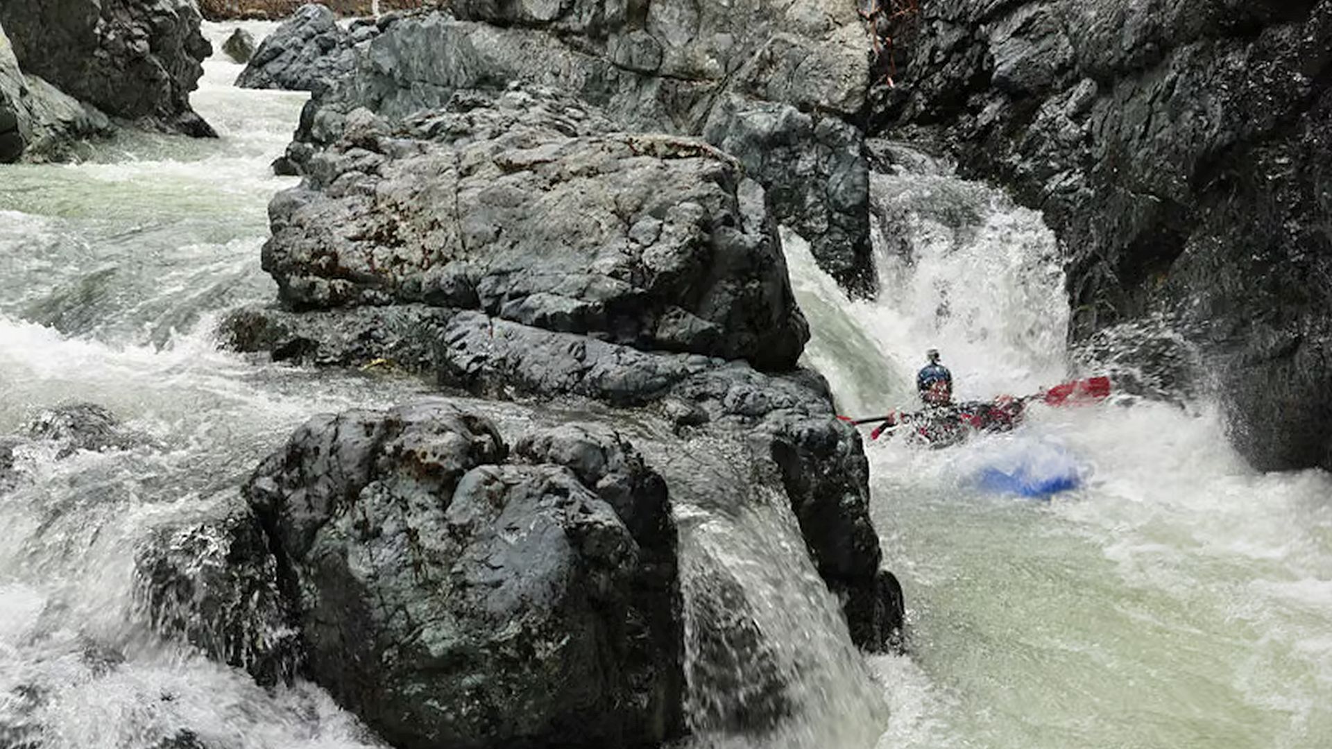 © Christoph S. 6.2.17 Kajak, Fluss Perivoliotiko, Abschnitt Ende Waldschlucht - Brücke (Grüne Klamm) die letzte von der Straße einsehbare Stelle