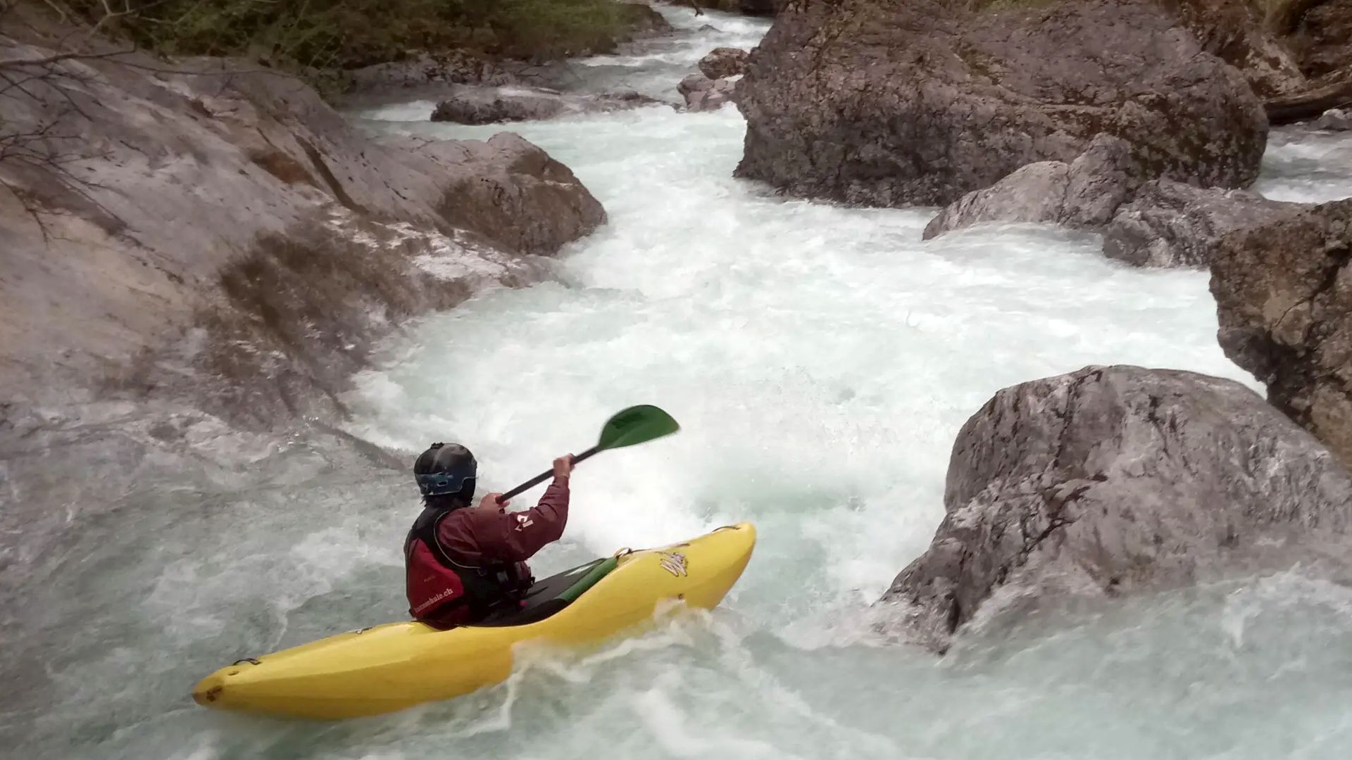 © Christoph S. 26.6.18 Kajak, Fluss Morača, Abschnitt Obere Schluchten Teil der Extremstelle ca. 500m nach Einstieg Mittelteil