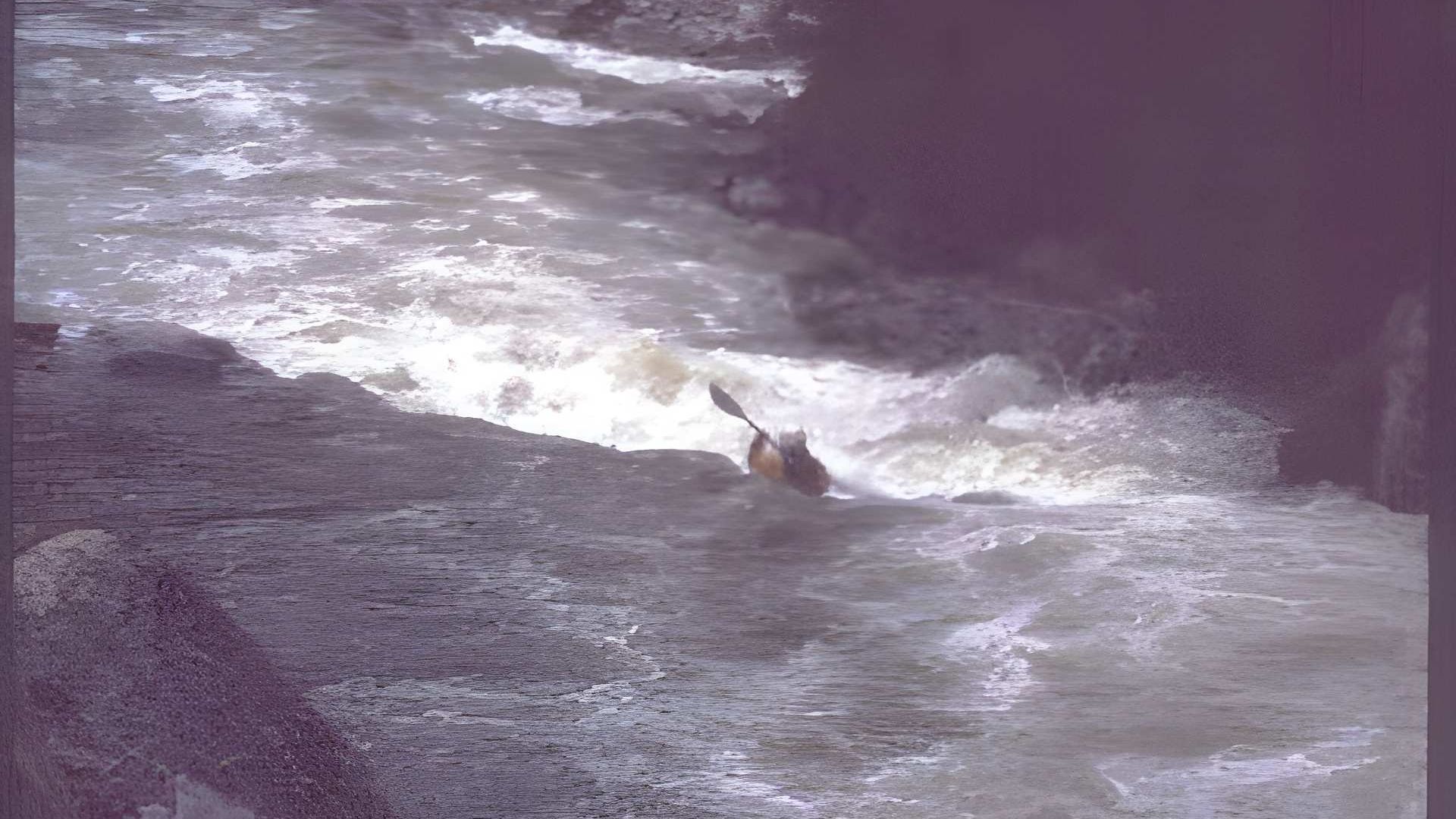 Kajak, Fluss Aksu, Abschnitt Pinarlar - Dereli (Mittellauf) wo viel Wasser rein fließt... 