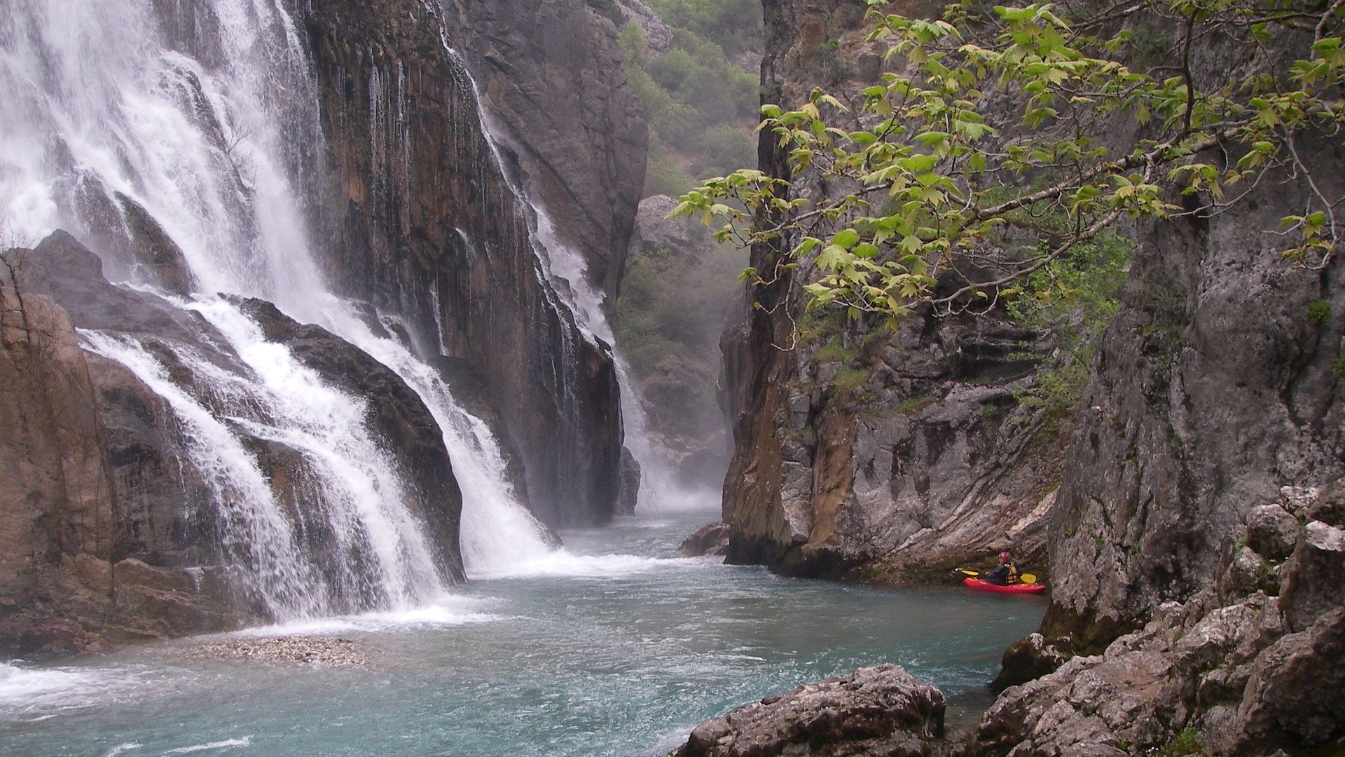 🛶 Fabian K. (© Michael R. 30.4.08) Kajak, Fluss Alara, Abschnitt Wasserfall - Ortaköy (Quelltopfstrecke) der beeindruckende Uçansu Wasserfall 🛶 Fabian K.