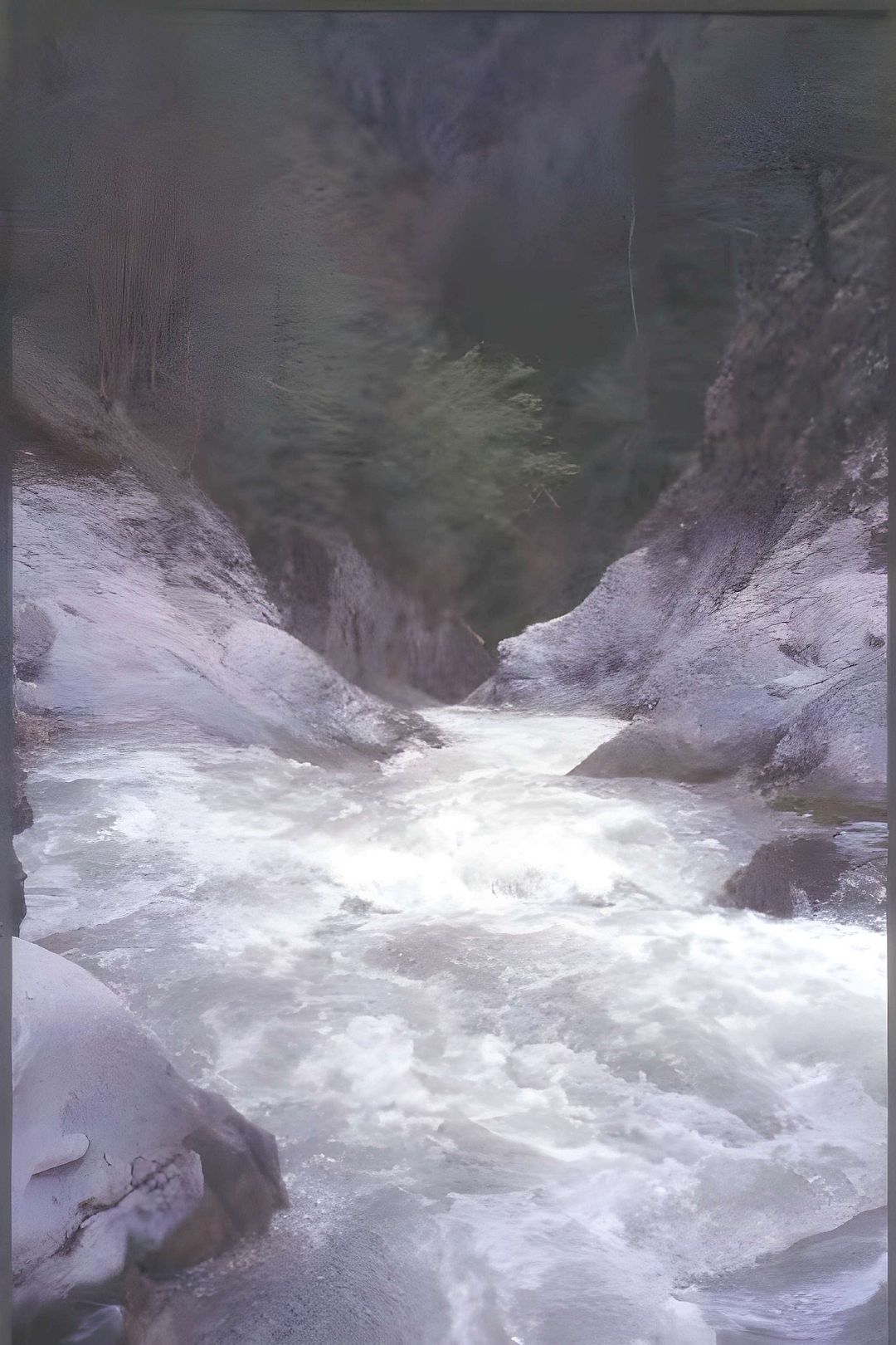 © Christoph S. 8.1.05 Kajak, Fluss Ekinci Dere, Abschnitt Mündungsklamm der Weg in die Klamm. Ausstieg nicht verpassen