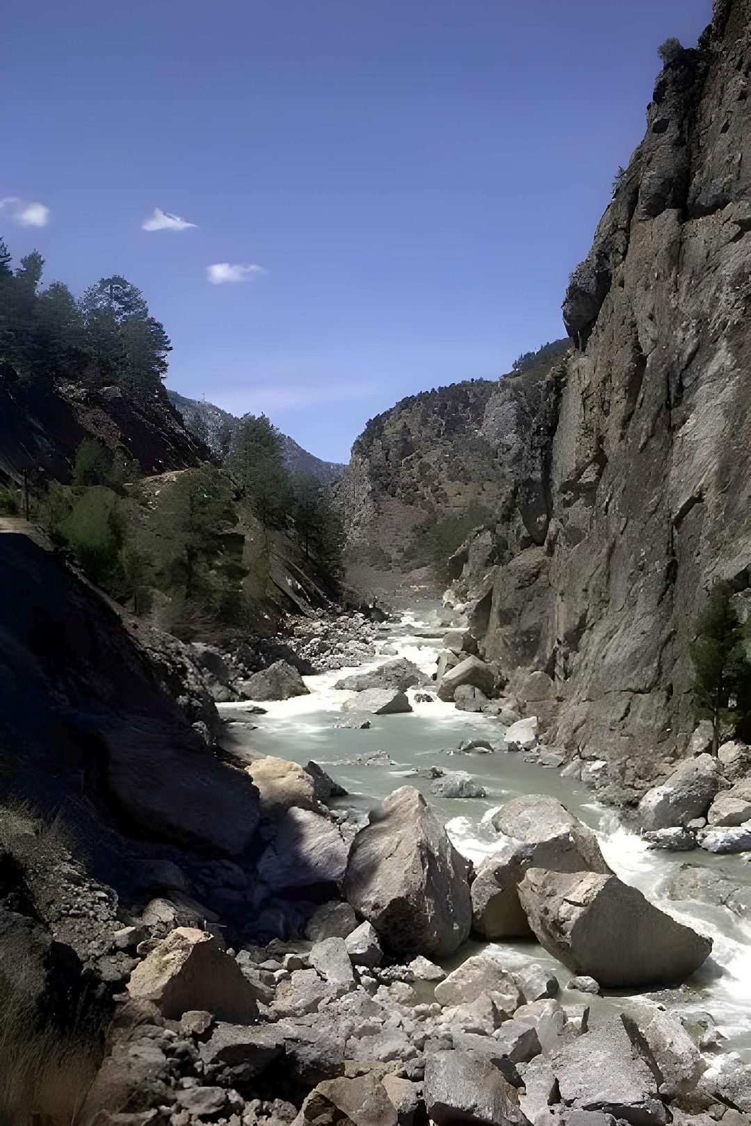 © Christoph S. 22.5.04 Kajak, Fluss Ermenek, Abschnitt Dumlugöze - Daran schwerer Katarakt unterhalb Dumlugöze