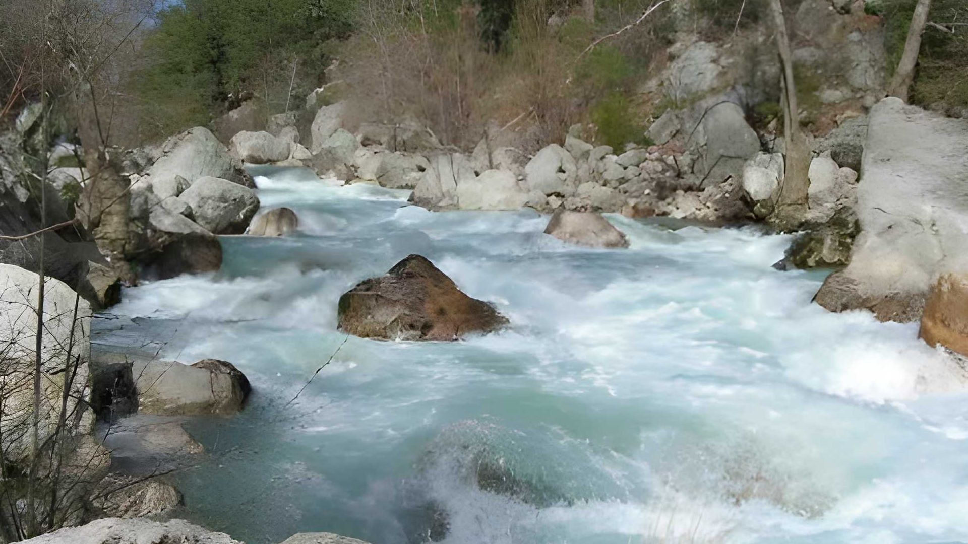 © Christoph S. 21.12.04 Kajak, Fluss Manavgat, Abschnitt Üzümdere Schlucht der lange Katarakt kurz vor Schluchtbeginn