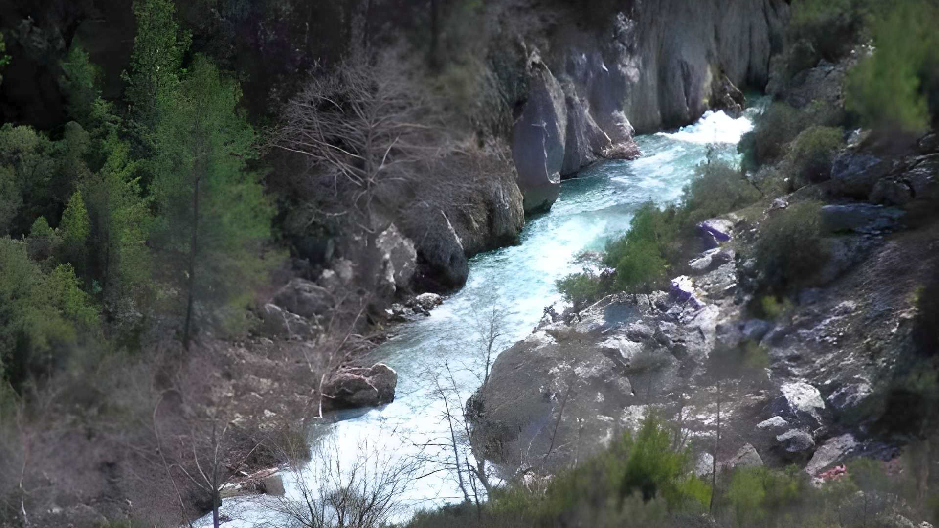© Christoph S. 21.12.04 Kajak, Fluss Manavgat, Abschnitt Üzümdere Schlucht Schluchteingang unterhalb Üzümdere