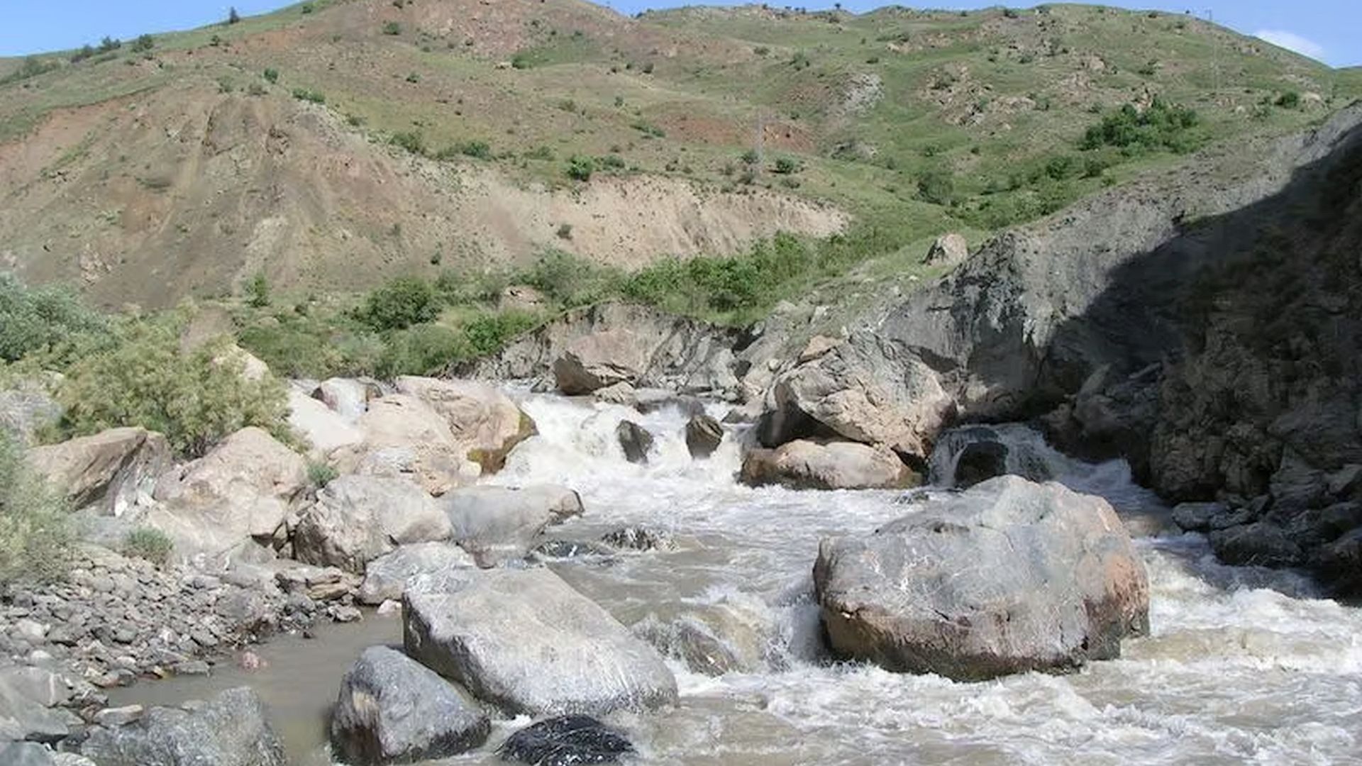 © Christoph S. 27.1.09 Kajak, Fluss Zab, Abschnitt Brücke D400 - Gündes extremer Katarakt oberhalb Hakkari