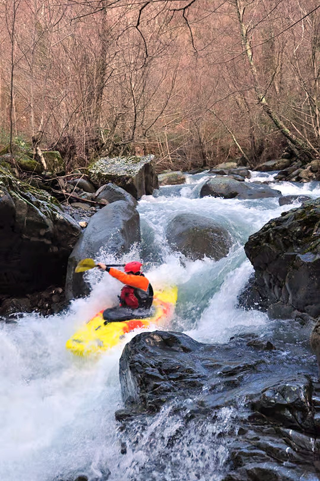 Kajak, Fluss Magra, Abschnitt Groppodalosio - Molinello (Altissima) in der engen Stufe am Einstieg 