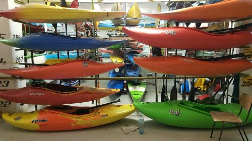 Wildwasserkajaks für wöchentlichen Verleih