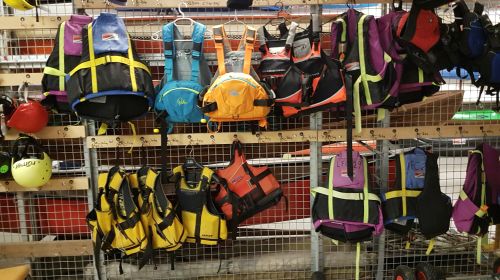 Helme, Schwimmwesten